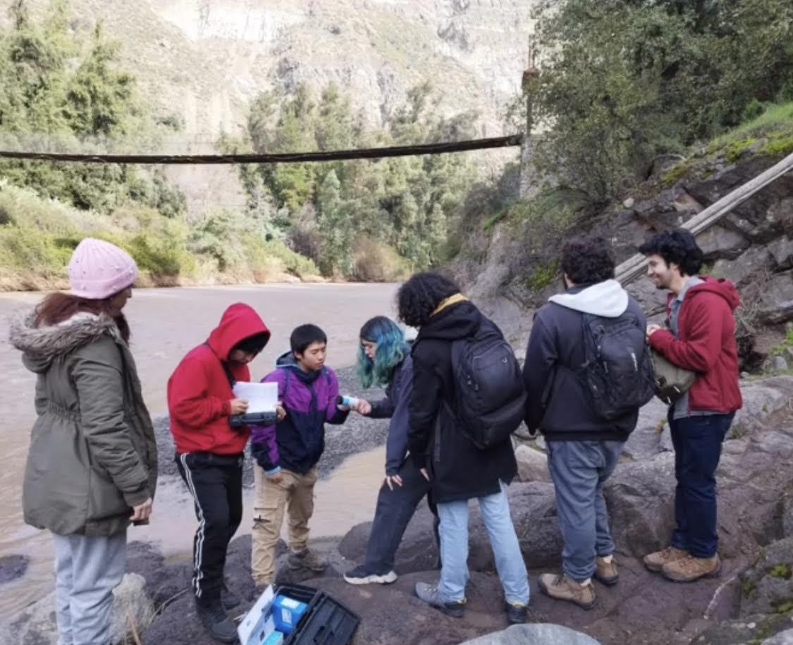 Burdick scholars monitoring water along the Maipo river in Central Chile